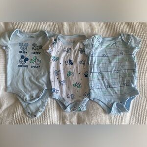 Disney 0m - 3 blue bodysuits featuring Mickey Mouse 🐭 🔵 🏰